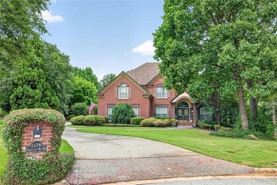Exceptional Luxury Home with Resort-Style Pool in Sought-After - photo 2