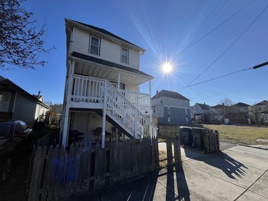 SPACIOUS SIX BEDROOM, THREE FULL BATH SINGLE FAMILY HOME!! - photo 2