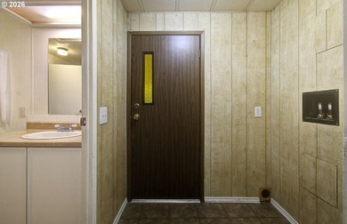 PRICE REDUCED Cute & Cute! Located in the highly sought after - photo 23