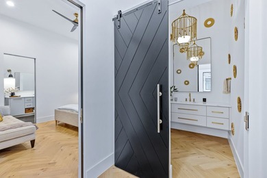 This custom-designed architectural showpiece offers 4,100 sq ft - photo 27