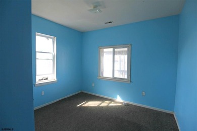 SPACIOUS SIX BEDROOM, THREE FULL BATH SINGLE FAMILY HOME!! - photo 7