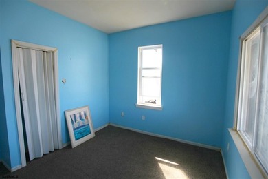 SPACIOUS SIX BEDROOM, THREE FULL BATH SINGLE FAMILY HOME!! - photo 8