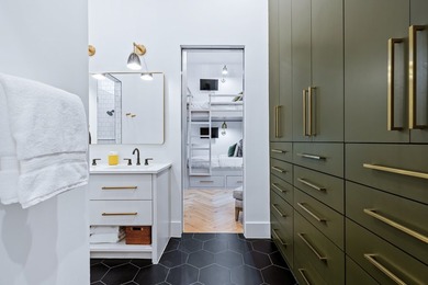 This custom-designed architectural showpiece offers 4,100 sq ft - photo 29