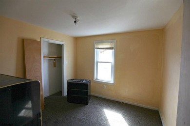 SPACIOUS SIX BEDROOM, THREE FULL BATH SINGLE FAMILY HOME!! - photo 9