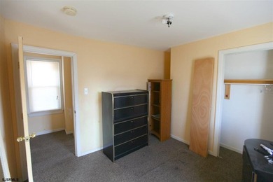 SPACIOUS SIX BEDROOM, THREE FULL BATH SINGLE FAMILY HOME!! - photo 10