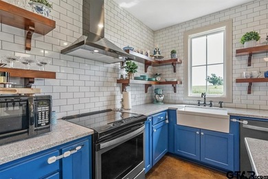 Welcome to 9567 CR 4221 in Frankston, TX - a beautifully - photo 8