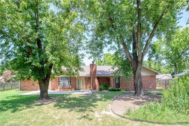Welcome to this charming home in the desirable Village Harbor - photo 50
