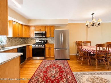 Welcome to 21 Stonecrest Court! This beautifully maintained - photo 3