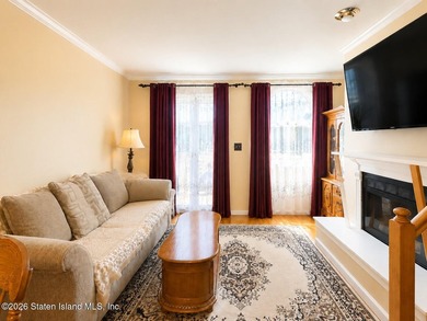 Welcome to 21 Stonecrest Court! This beautifully maintained - photo 5