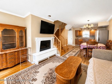 Welcome to 21 Stonecrest Court! This beautifully maintained - photo 6