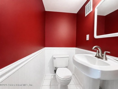 Welcome to 21 Stonecrest Court! This beautifully maintained - photo 8