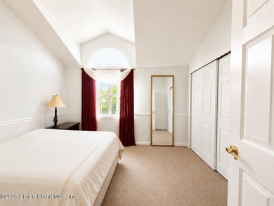 Welcome to 21 Stonecrest Court! This beautifully maintained - photo 10