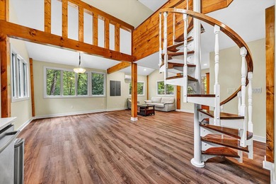 Recently completed lake cottage with lots of charm, screened in - photo 12
