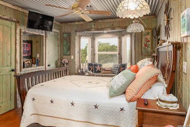 Come and see this beautiful custom built home in the Texas Hill - photo 17