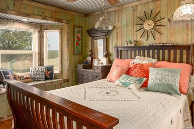 Come and see this beautiful custom built home in the Texas Hill - photo 18