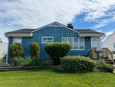 Welcome to this charming 3 bedroom, 1 bath home located in the - photo 1