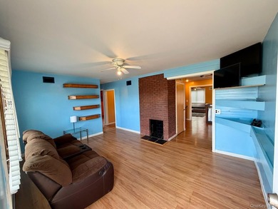 Welcome to this charming 3 bedroom, 1 bath home located in the - photo 3