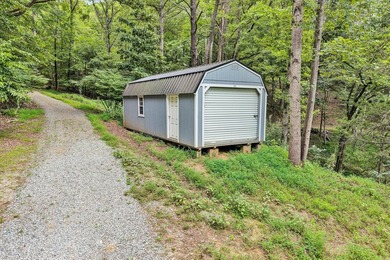 Recently completed lake cottage with lots of charm, screened in - photo 32
