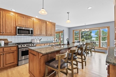 Grand family compound on the coveted IL Avenue area of Green - photo 3