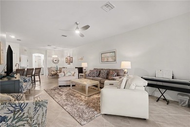 Welcome to this FULLY FURNISHED villa offering easy Florida - photo 11