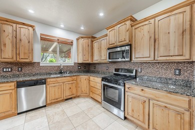 Beautiful rambler in Spanish Fork's desirable River Cove area - photo 14