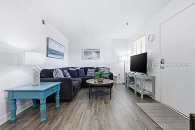 Beautifully renovated 2 bedroom, 2 bath villa in the gated - photo 1