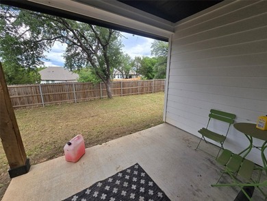 This modern 3-bedroom, 2-bathroom house offers an inviting blend - photo 22
