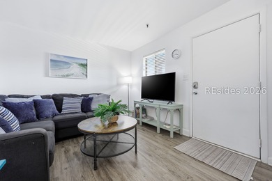 Beautifully renovated 2 bedroom, 2 bath villa in the gated - photo 5