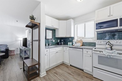Beautifully renovated 2 bedroom, 2 bath villa in the gated - photo 10
