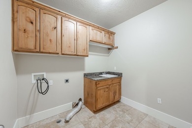Beautiful rambler in Spanish Fork's desirable River Cove area - photo 30