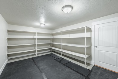 Beautiful rambler in Spanish Fork's desirable River Cove area - photo 31