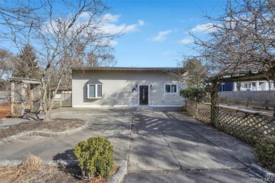 An incredible opportunity awaits! This magnificent, sprawling - photo 2