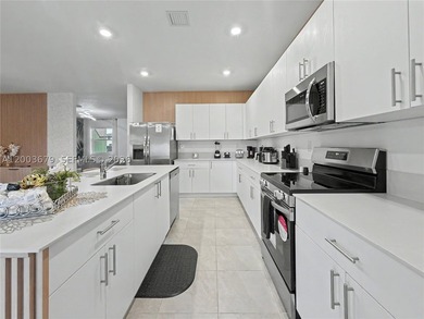Stunning new construction home in Galeano Point, built in 2025 - photo 4