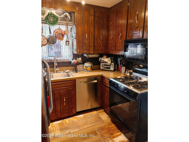 BEAUTIFUL 3 BEDROOM COLONIAL, NEW CENTRAL AIR, NEW BATHS, NEW - photo 3