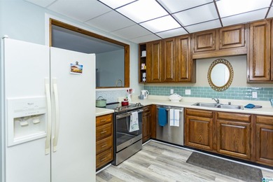 Spacious 2BR/2BA condo with beautiful mountain views and - photo 12
