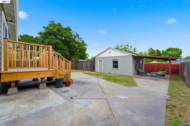 On a spacious corner lot in Castro Valley's Baywood neighborhood - photo 33