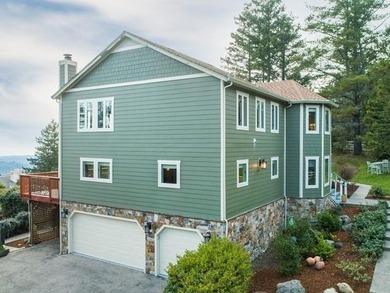 Spellbinding ocean views! Expansive long-range vistas over - photo 37