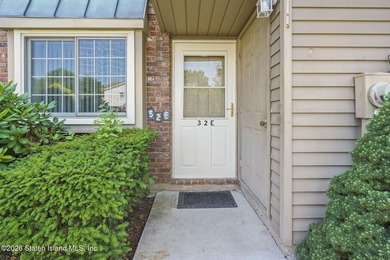 Move right into this beautifully updated 2 bedroom, 1.5 bath - photo 2