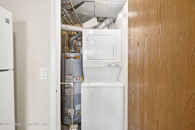 Move right into this beautifully updated 2 bedroom, 1.5 bath - photo 7