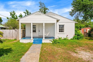 Updated & Move-In Ready! This remodeled 3-bedroom, 1.5-bath home - photo 1