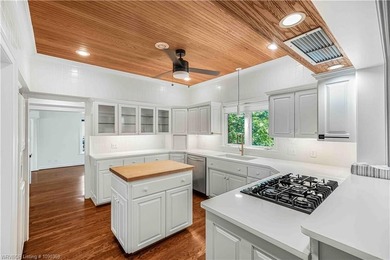 Welcome to this traditional home in Fianna Hills featuring two - photo 13