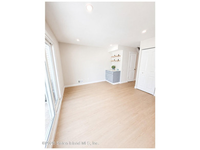 Welcome to 114 Redwood Loop, Staten Island, NY 10309. A - photo 6