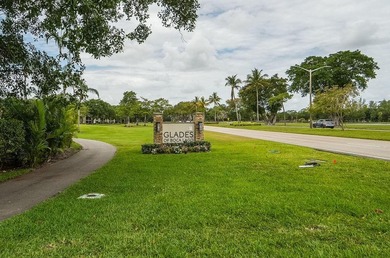 FULLY RENOVATED, 1st-FLOOR, LAKE FRONT condo located in the - photo 31