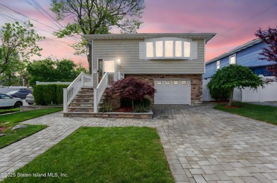 Welcome to this move-in ready gem nestled on a spacious corner - photo 1