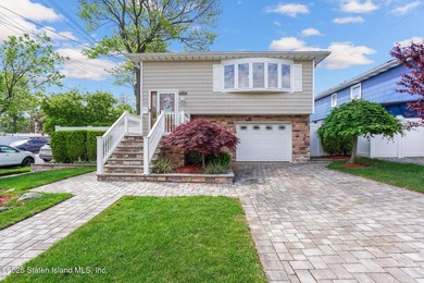 Welcome to this move-in ready gem nestled on a spacious corner - photo 2