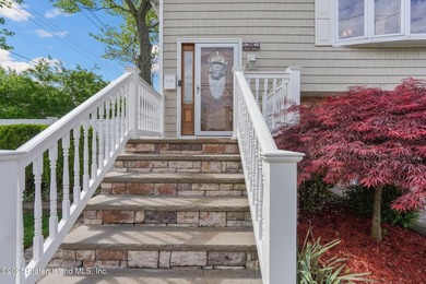 Welcome to this move-in ready gem nestled on a spacious corner - photo 5
