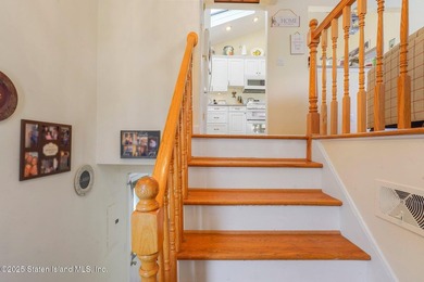 Welcome to this move-in ready gem nestled on a spacious corner - photo 6