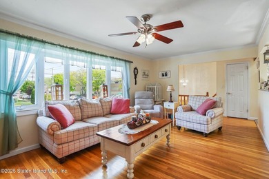 Welcome to this move-in ready gem nestled on a spacious corner - photo 9