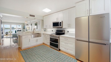 Breathtaking views from every angle! This remodeled top-floor - photo 6