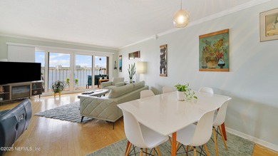 Breathtaking views from every angle! This remodeled top-floor - photo 9